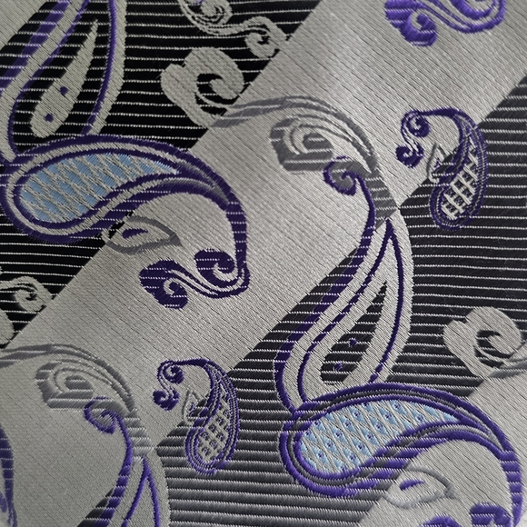Brioni Men's Gray and Purple Paisley Tie - Picture 4 of 7